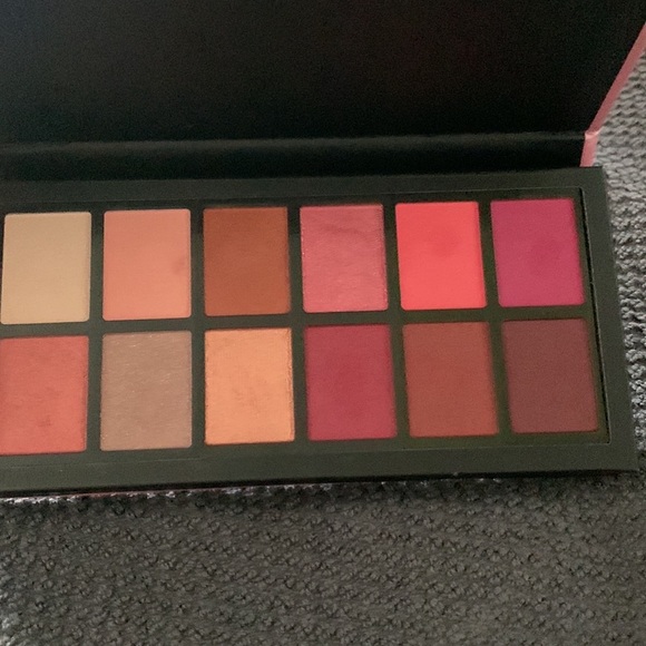 I Love Revolution Angel Heart Eye Shadow Pallet - Picture 6 of 6